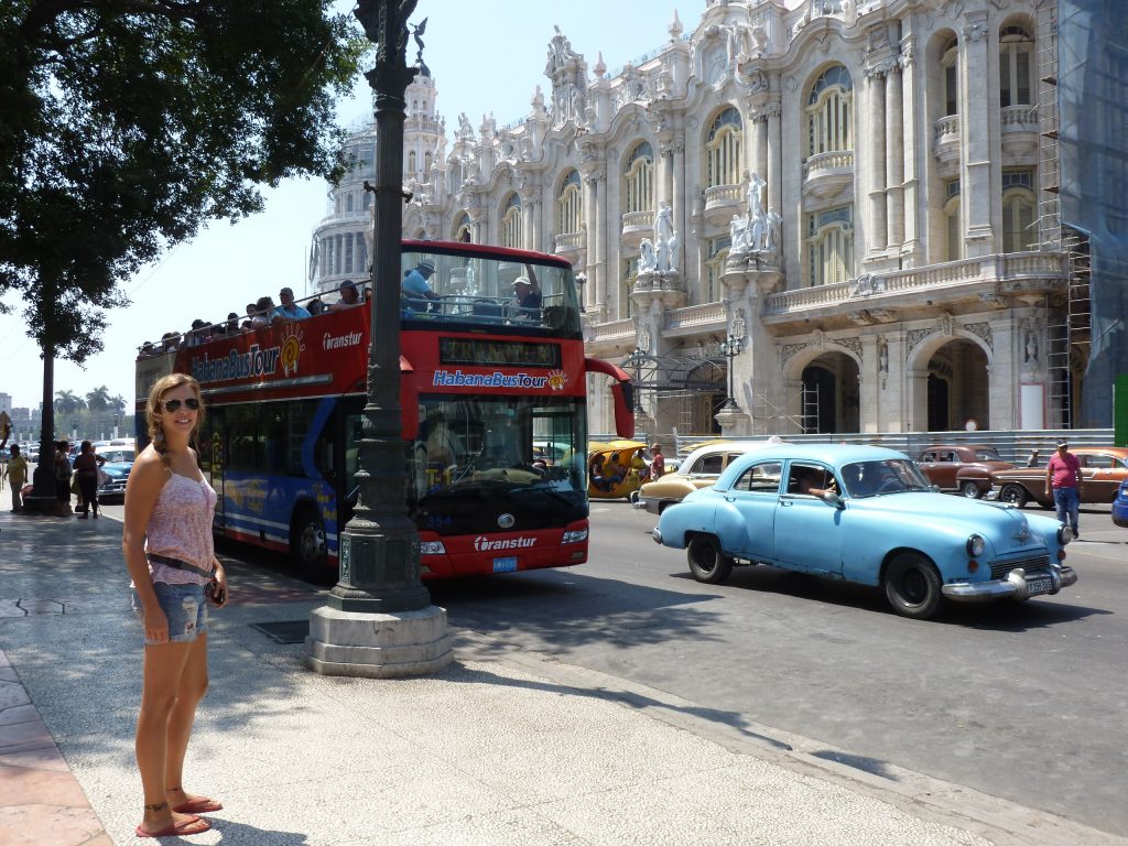 Take a sightseeing bus to save you time: travel tips for Cuba.