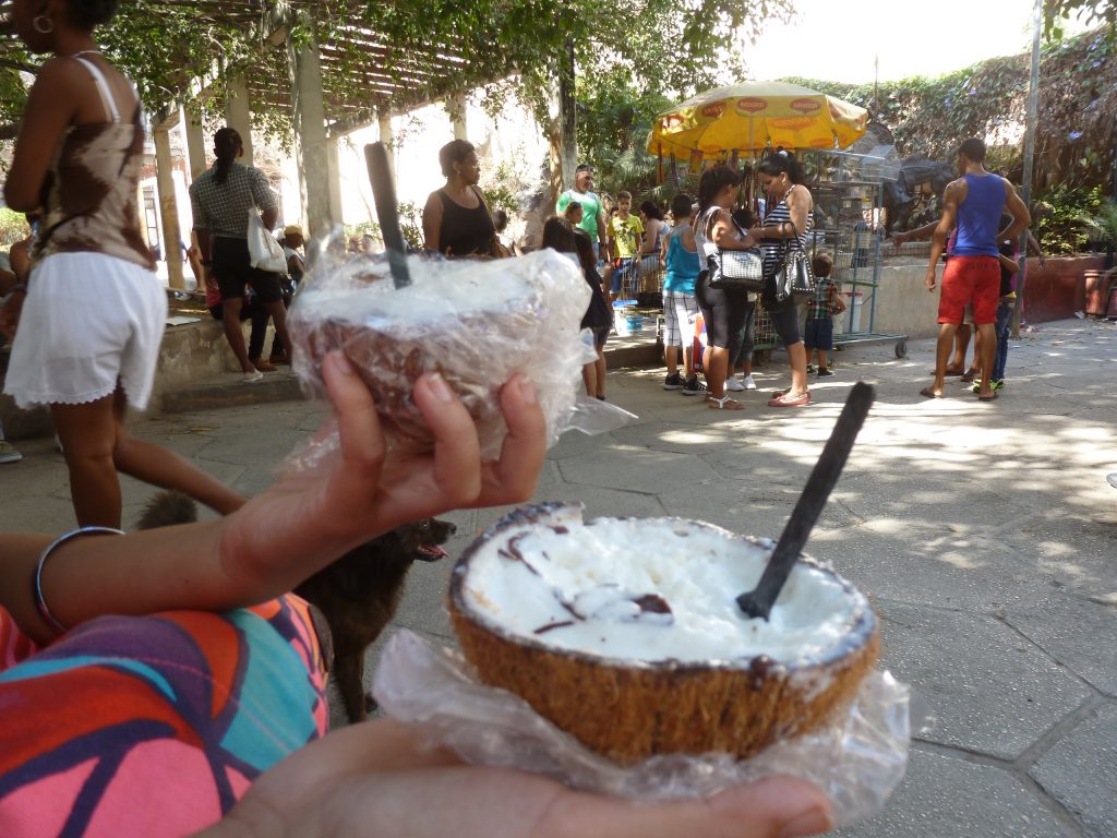 Coconut icecream: travel tips for Cuba with prices and personal insights