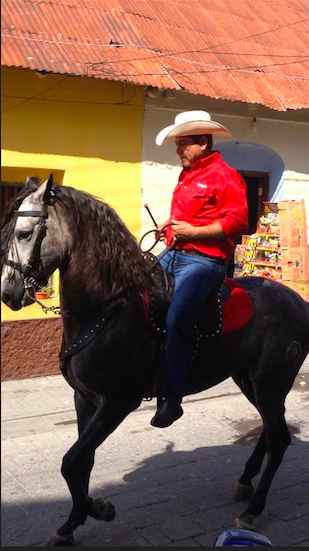 Guatemalan tradition: Horseback riding 