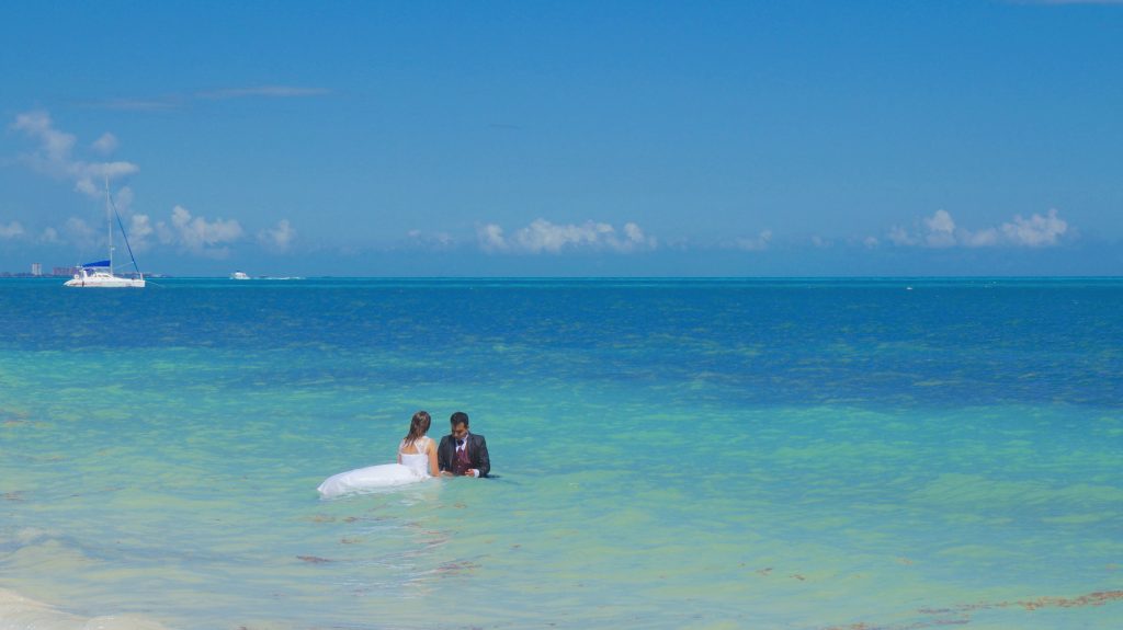 Cancun travel tips: Married Couple in the ocean