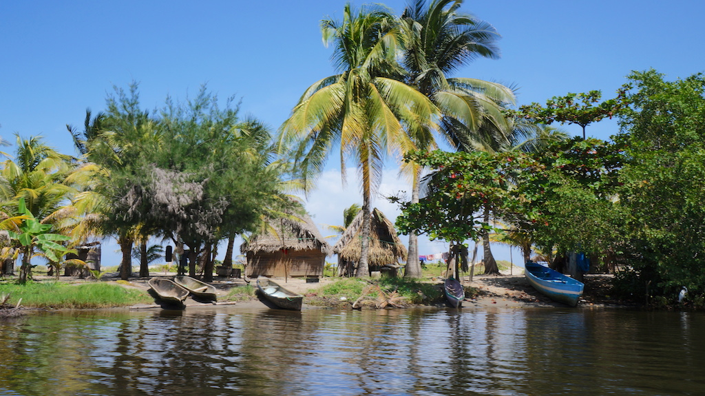 Small Garifuna community close to Tela