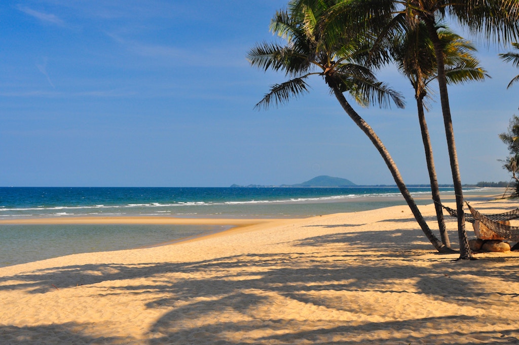 Travel guide for your Thailand trip: White sand beaches are a must see.