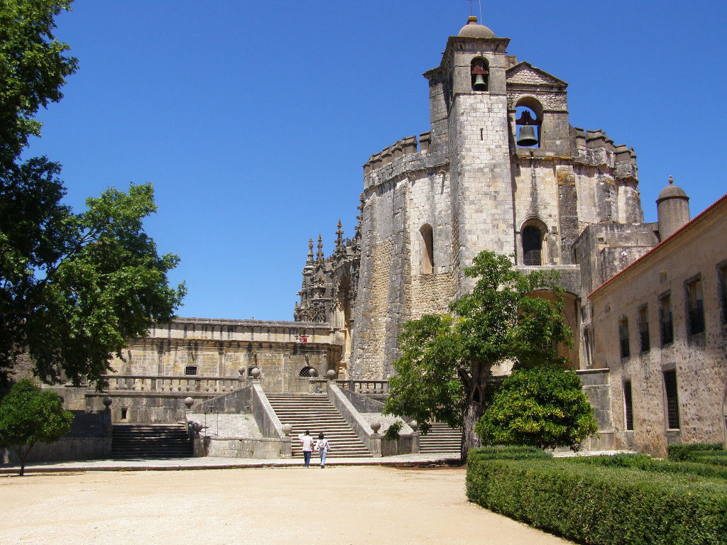 Portugal for Digital Nomad Families: the historical church makes a great cultural experience while in Tomar.